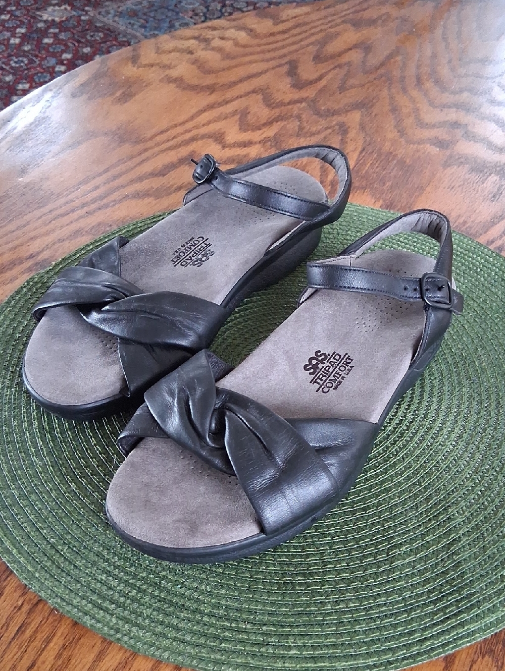 SAS Black Leather Twist Again Comfort Sandals Size 7.5 WW
